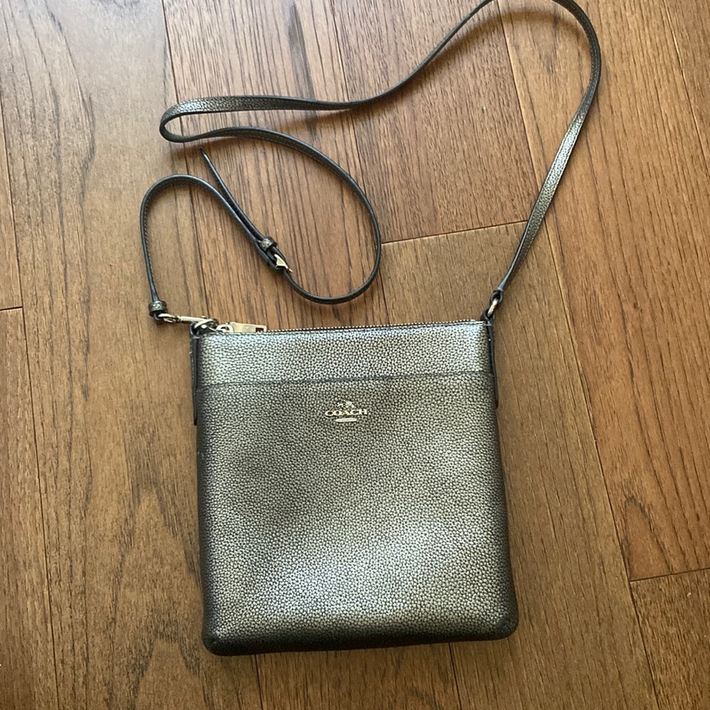 MINT CONDITION Coach Metallic cross-grained leather kitt messenger bag